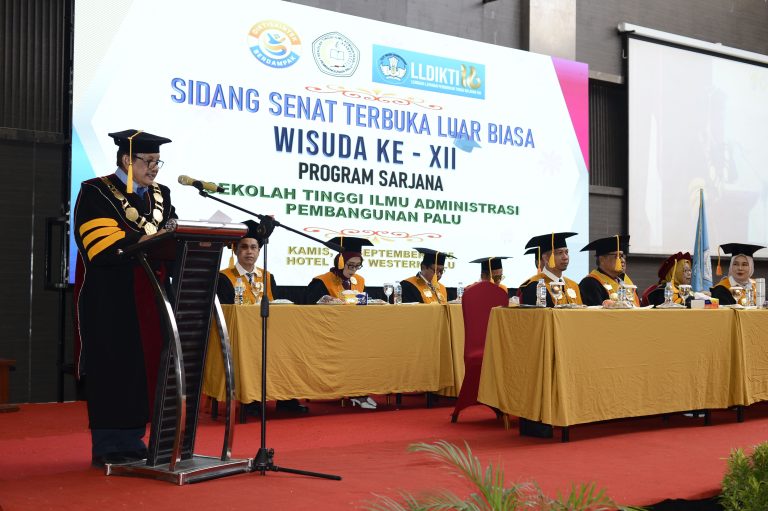 Guru Besar UNTAD Sampaikan Orasi Ilmiah pada Wisuda XII STIA Pembangunan Palu