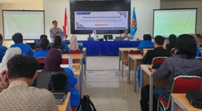 Dua Guru Besar FEB UNTAD Jadi Narasumber Pelatihan Kewirausahaan Mahasiswa